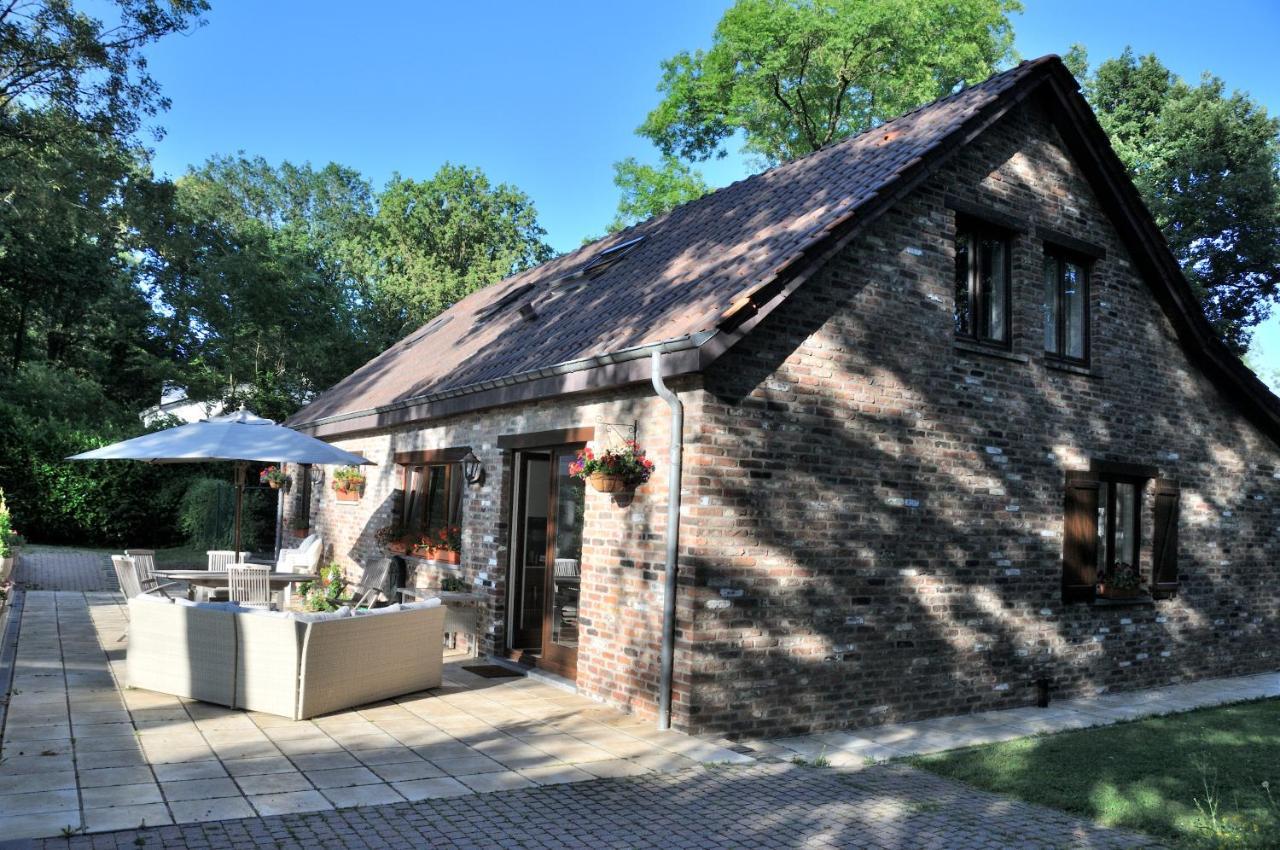 Suite Familiale Avec 2 Chambres Dans Une Villa - Quartier Vert Et Boise - 5 Kms De Namur  Exterior foto