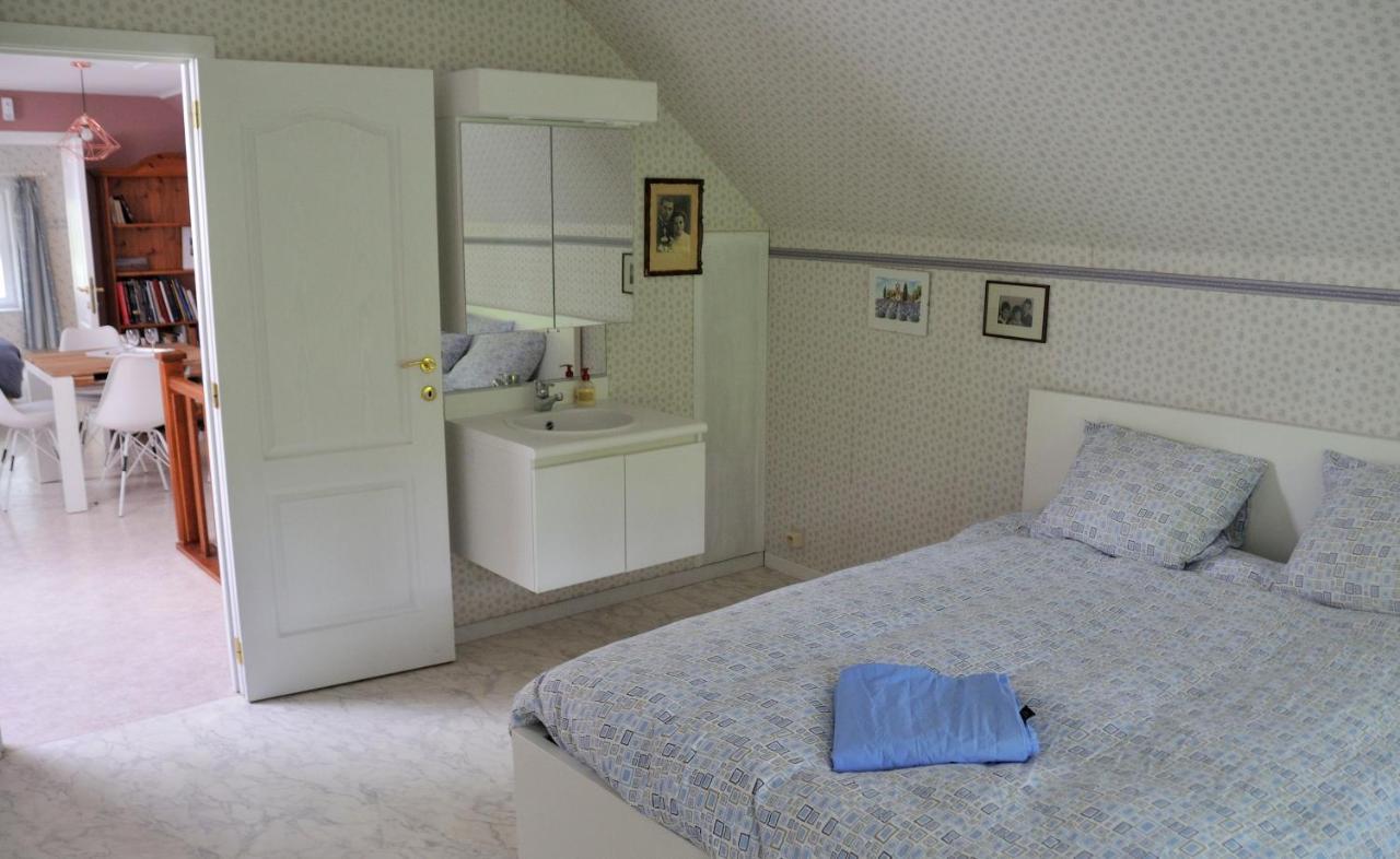 Suite Familiale Avec 2 Chambres Dans Une Villa - Quartier Vert Et Boise - 5 Kms De Namur  Exterior foto