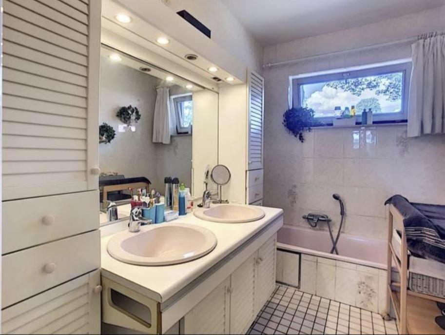Suite Familiale Avec 2 Chambres Dans Une Villa - Quartier Vert Et Boise - 5 Kms De Namur  Exterior foto